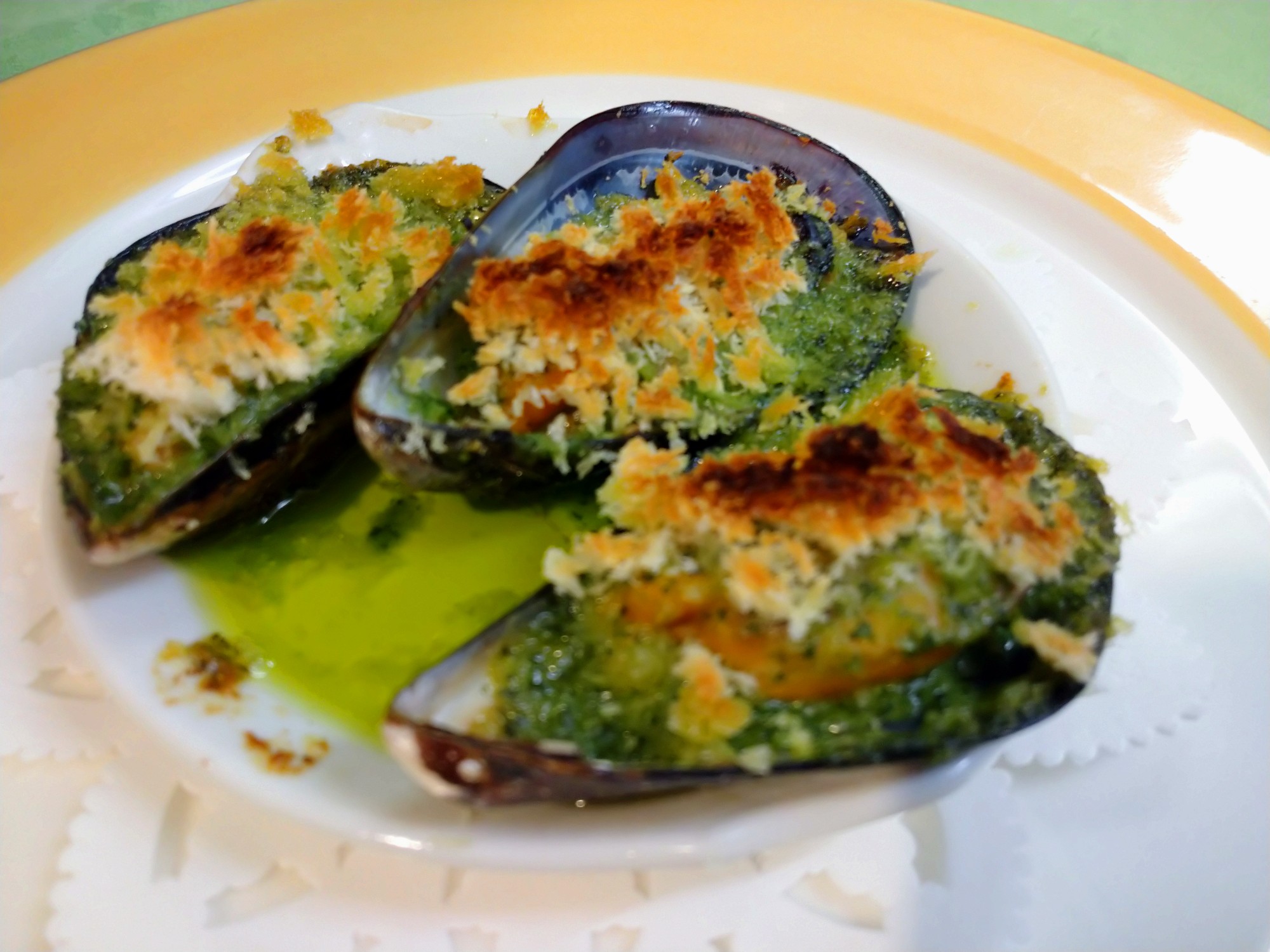 ムール貝のエスカルゴバター焼き
          